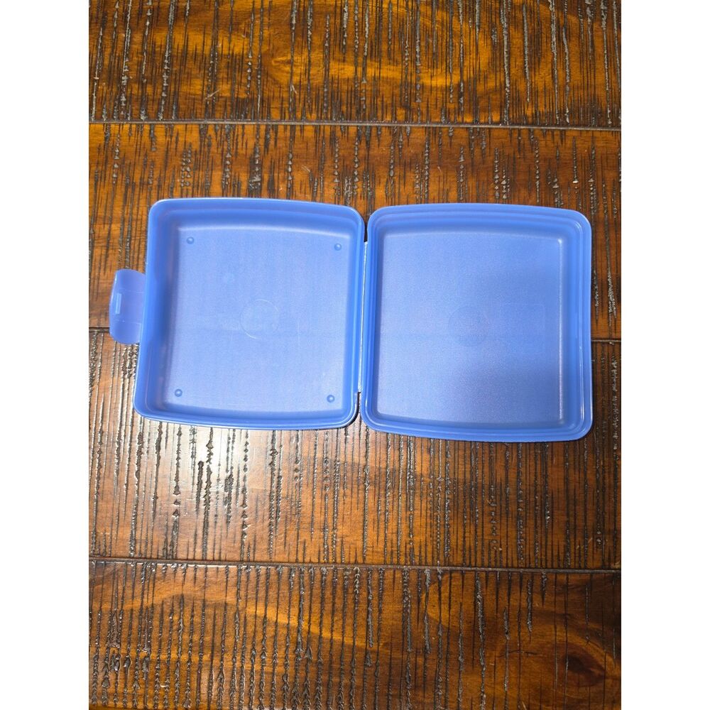 Tupperware Blue Sandwich Keeper 3752 Clamshell Square Hinged Lunch Box Container